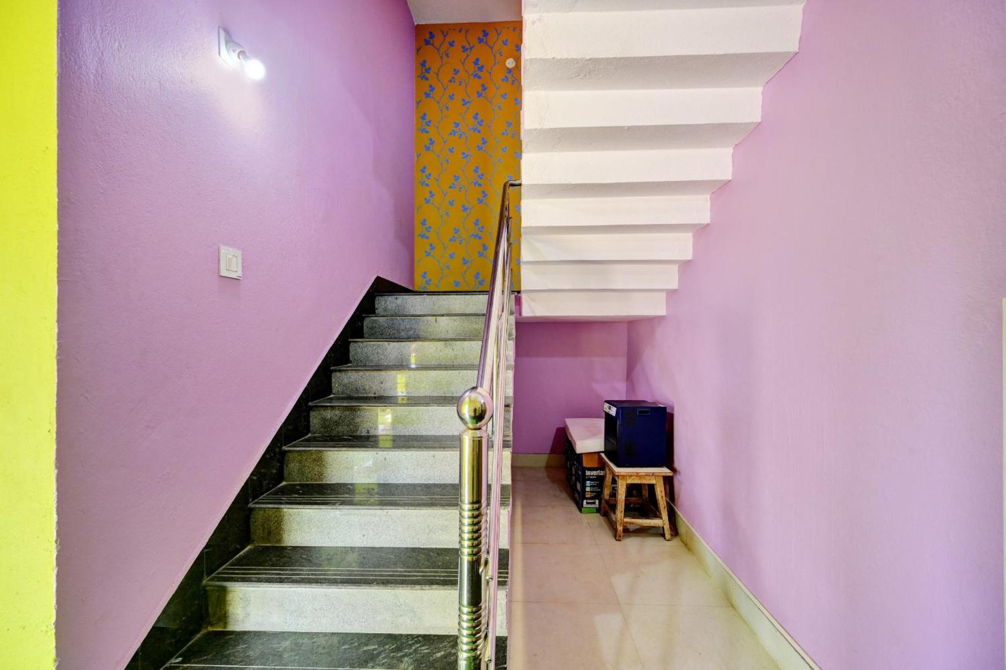 Oyo Flagship 81058 Royal Regalia Hotel Bhubaneswar Exterior foto