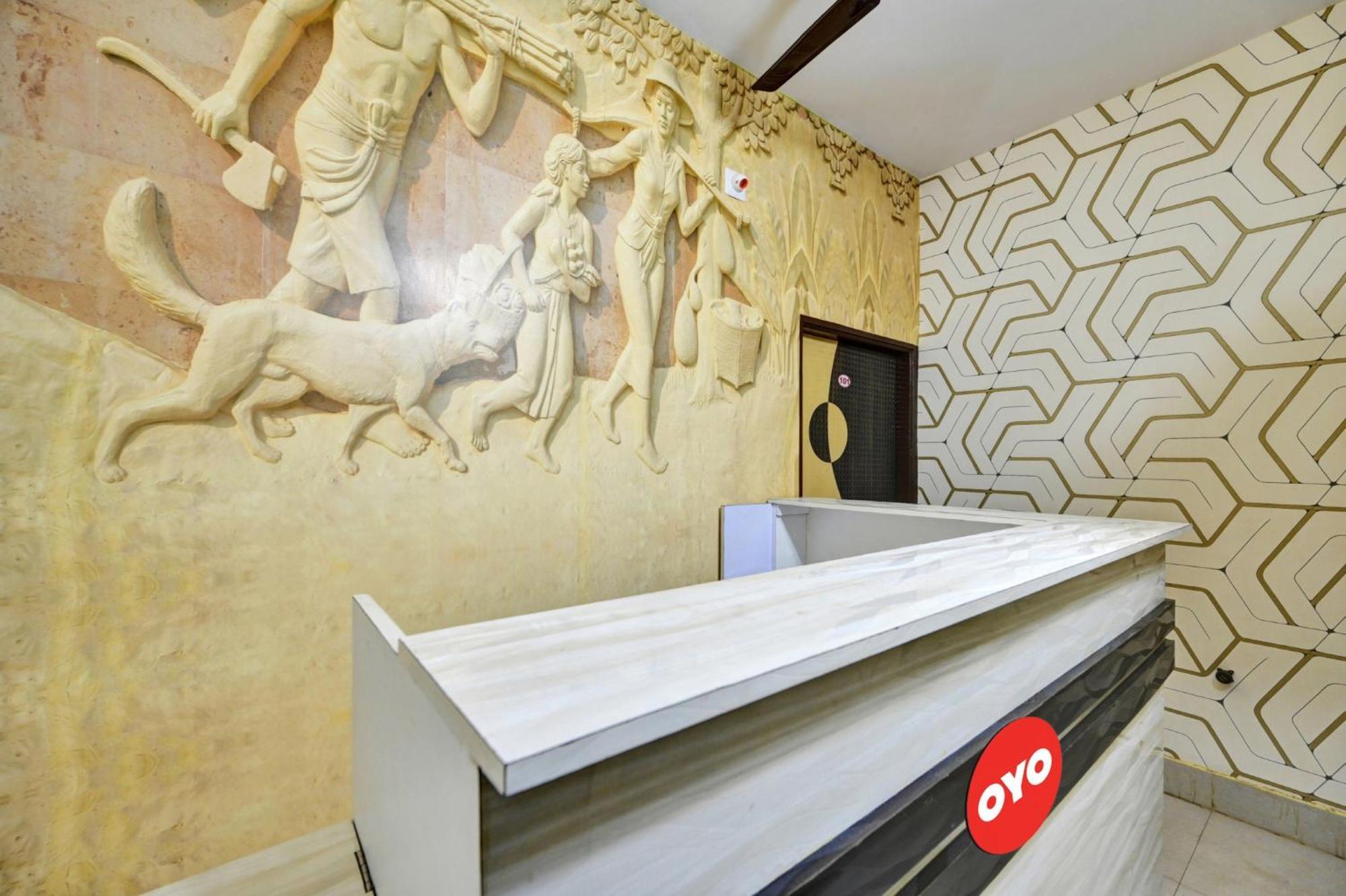 Oyo Flagship 81058 Royal Regalia Hotel Bhubaneswar Exterior foto